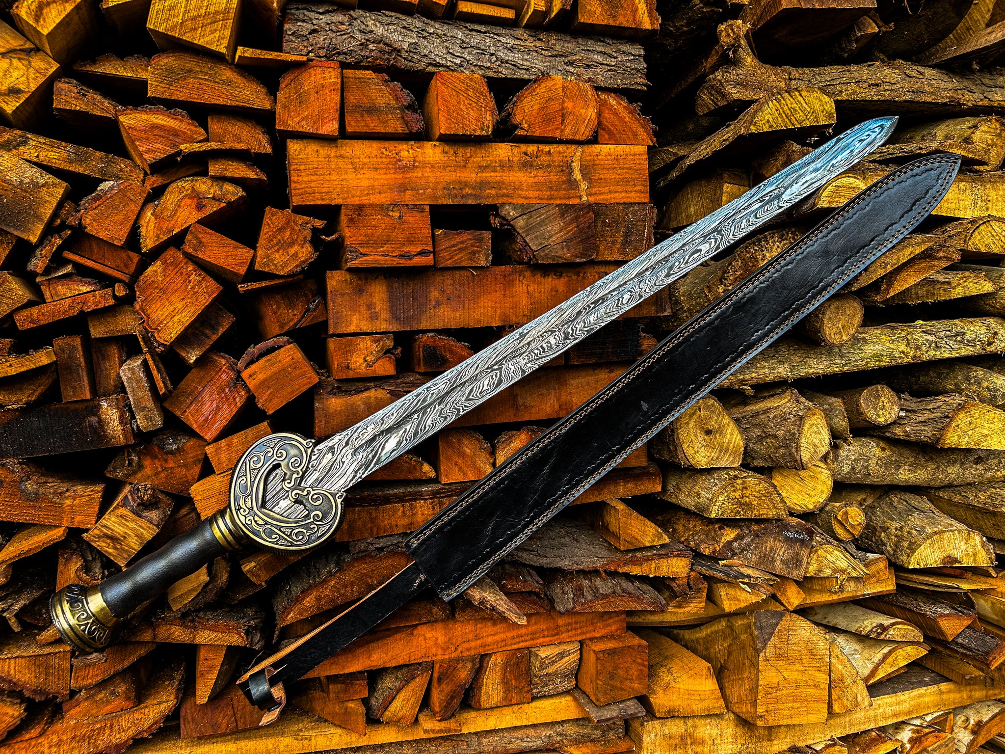Lord of the Rings Herugrim Sword Replica Damascus Steel Sword with Black Leather Grip